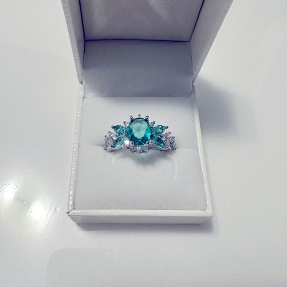 2 X 30 Zircon Luxury Woman Ring - Picture 3 of 6